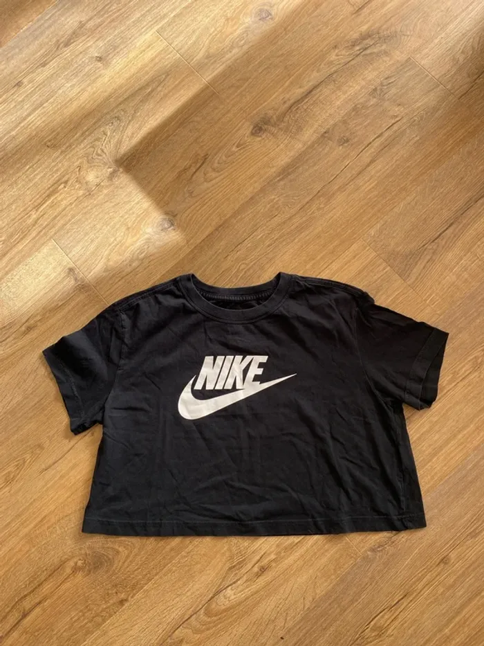 Crop Top Nike Noir Femme – Logo Blanc – Taille M – Comme Neuf - photo numéro 2