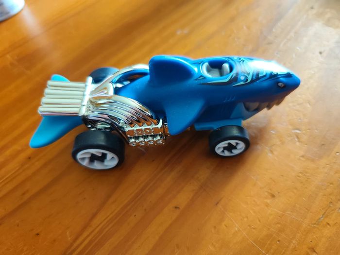 Voiture requin - photo numéro 2