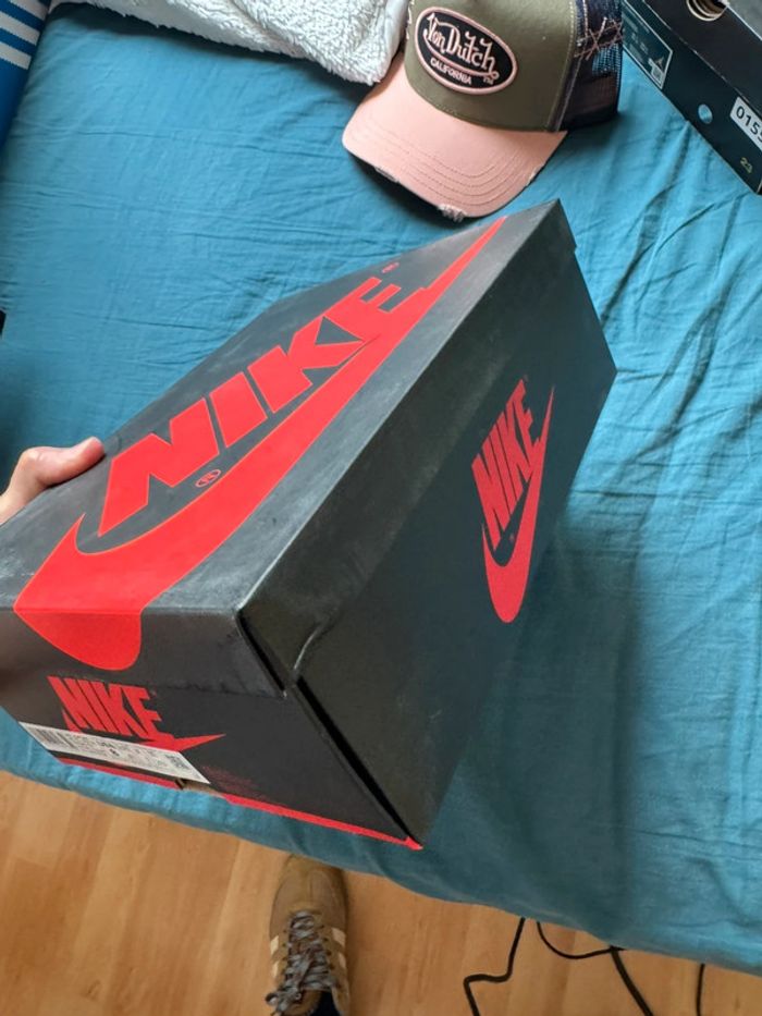 Air Jordan 1 Retro High OG Bordeaux – Taille 41 – Neuve avec boîte - photo numéro 5
