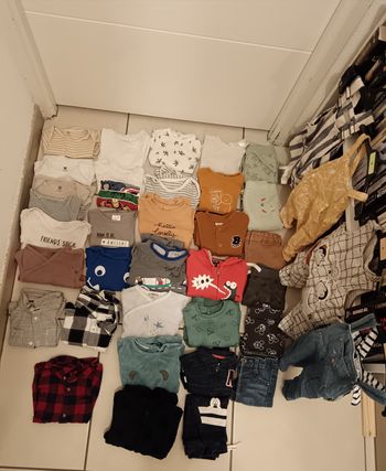 Lot de vêtements bébé