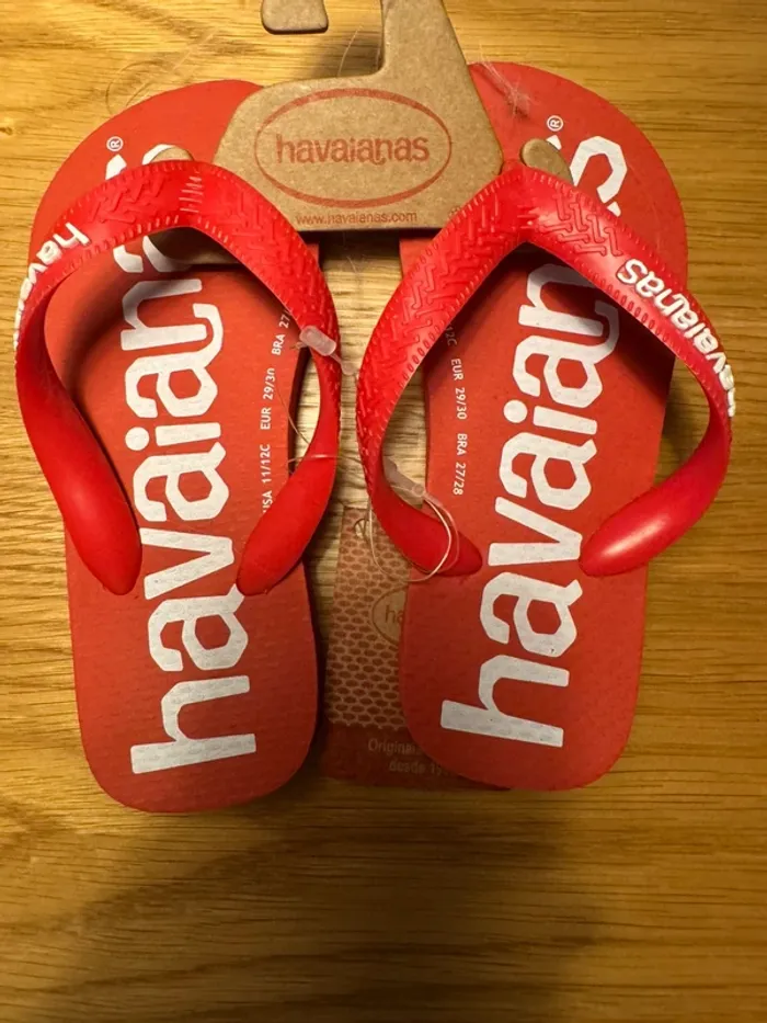 Tongs Havaianas rouge taille 29-30 neuves. - photo numéro 3