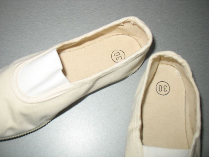 CHAUSSONS DE GYMNASTIQUE ÉCRU - P30 - n°18 - photo numéro 4