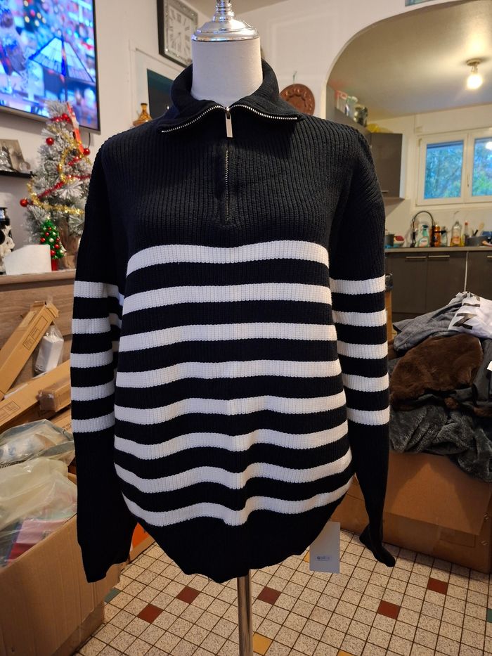 (Y)Pull femme rayer blanc et noir neuf taille 42 marque halara prix 10 euro