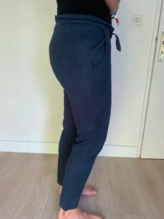 👩 Pantalon style daim – Kiabi – T.36 Pantalon femme Kiabi, taille 36. - photo numéro 2
