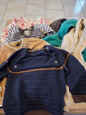 Lot de 7 pulls gilets sweat 