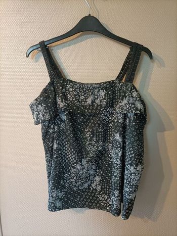 Tshirt noir à motif blanc