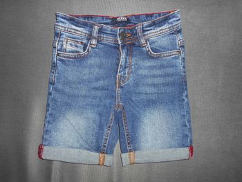 Short slim (Creeks), taille: 5 ans à 0,50 EURO