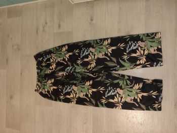 *Neuf* Pantalon léger satiné taille 34/36