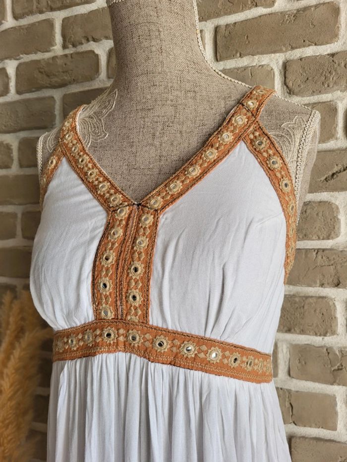 Robe neuve hippie chic bohème blanche avec broderies - Fashion Labelle - photo numéro 5