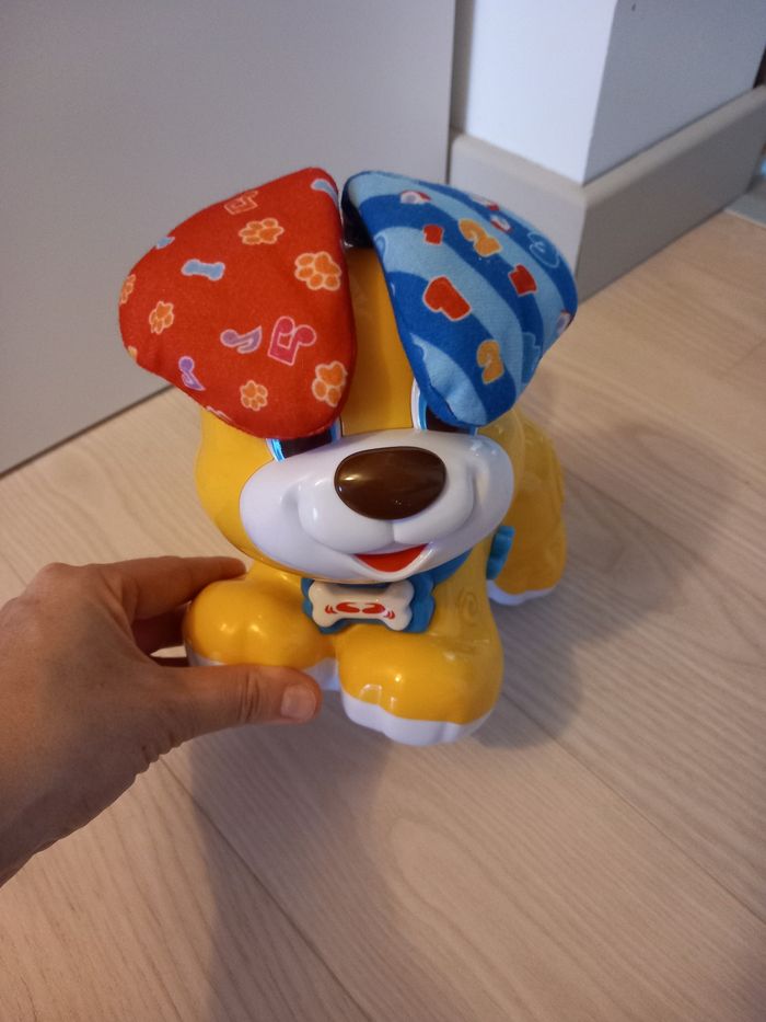 Bibou le chien qui fait coucou