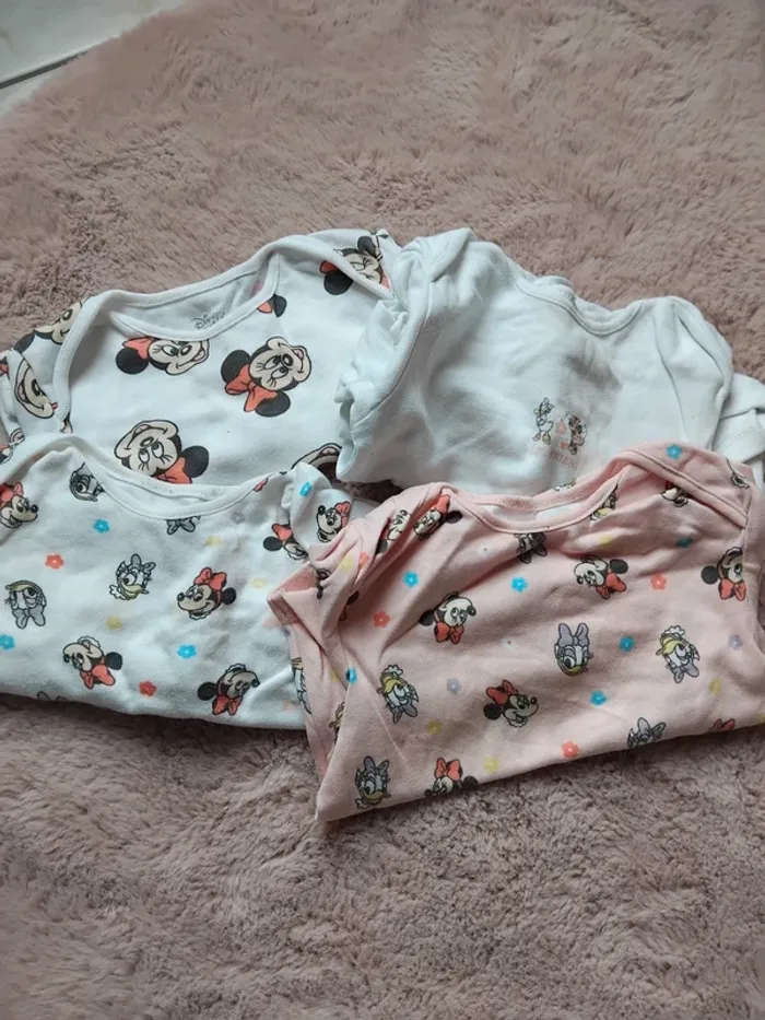 Lot de 4 bodys 12-18 mois