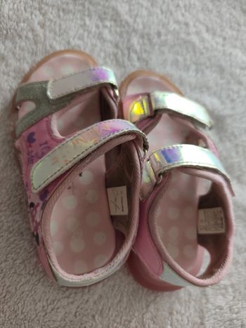 Sandales Minnie lumineuses fille – pointure 20 – semelles qui s’allument