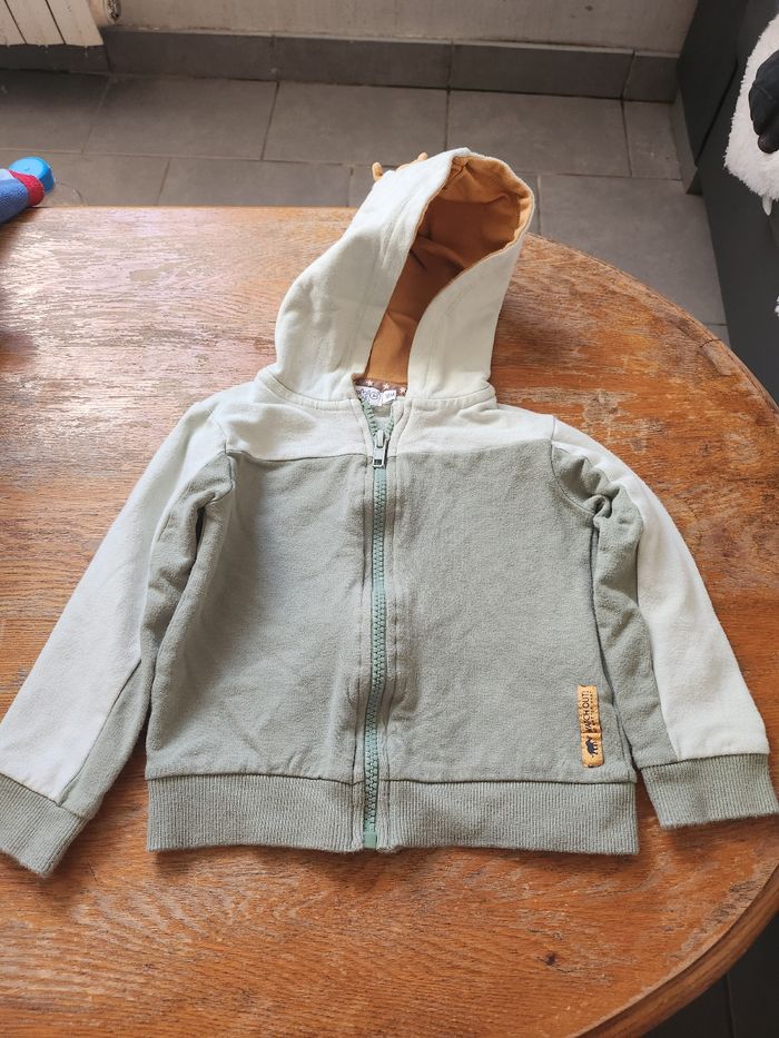 Lot avec t shirt manche courte et longue et gilets - photo numéro 7