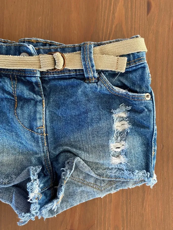 Short en jean bleu ceinture doré kiabi - photo numéro 2