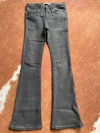 Levis flaire