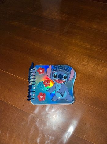 Carnet avec 1 stylo stitch neuf