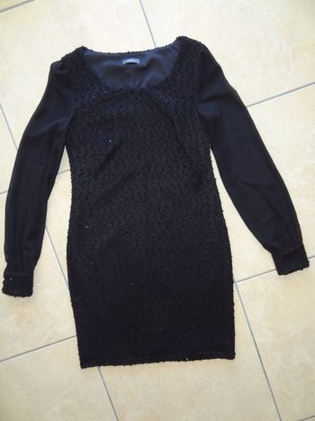 robe noire pailletée manches en voile