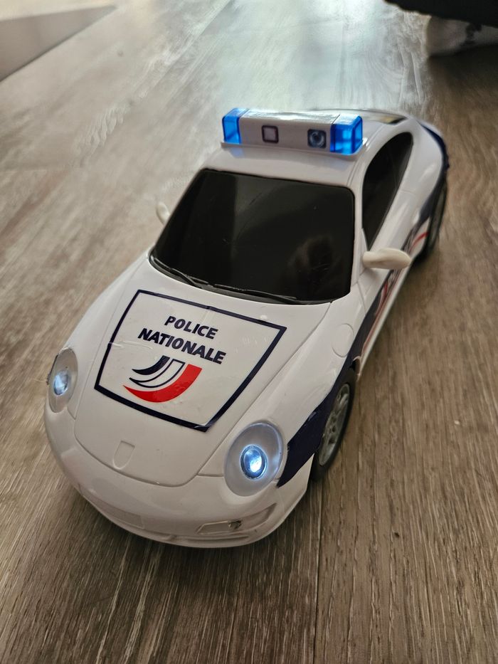 Voiture de police - photo numéro 4