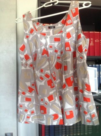 Blouse / top imprimé gris/rouge sans manche T.38
