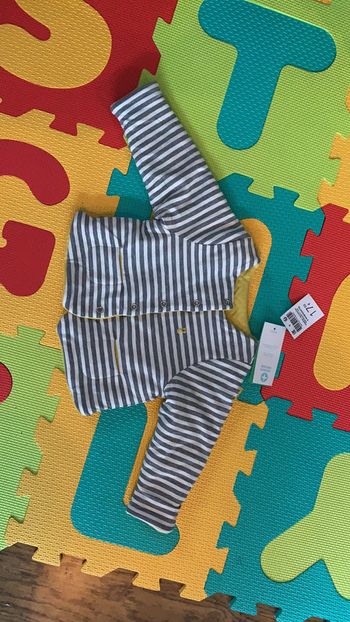 Gilet réversible Okaidi bleu blanc jaune 6 mois