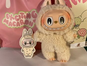 LABUBU Exciting Macaron – Soy Milk – POP MART authentique