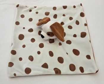 Doudou chien carre plat blanc à pois marron - Dromslott -Ikea