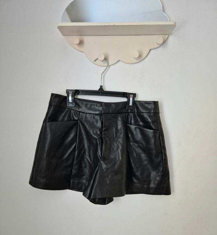 Short en simili cuir * Stradivarius * - photo numéro 2