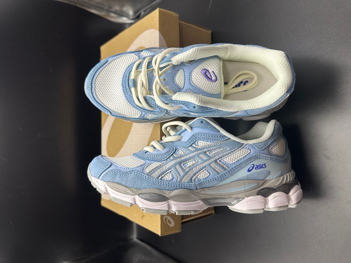 Baskets Asics GEL-NYC bleues 40 - photo numéro 1