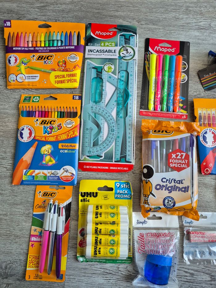 Lot fournitures scolaires stylos crayon trousse règle colle gomme etc - photo numéro 3