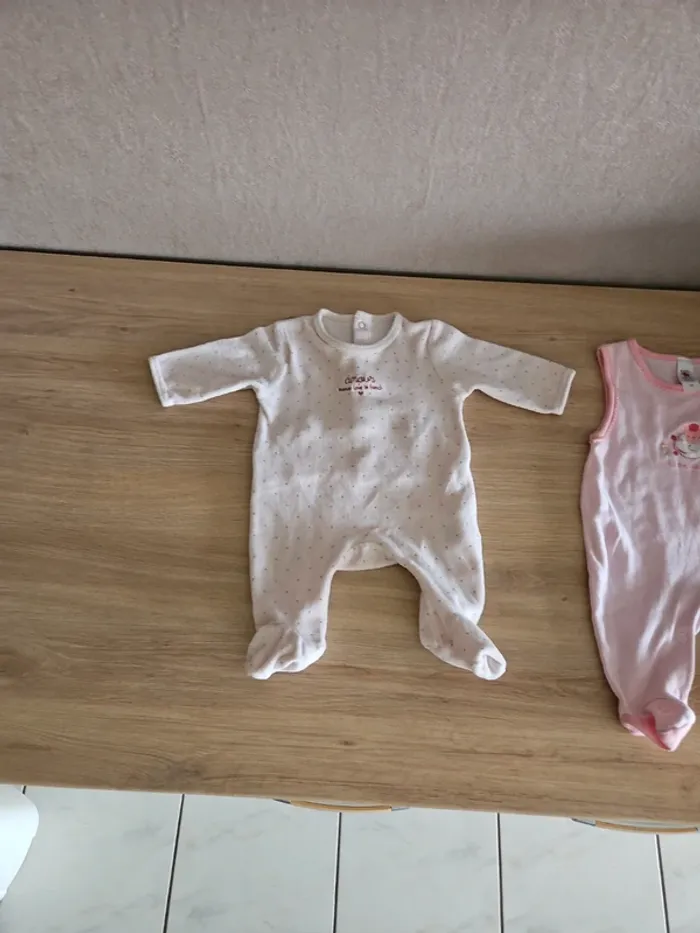 2 pyjamas