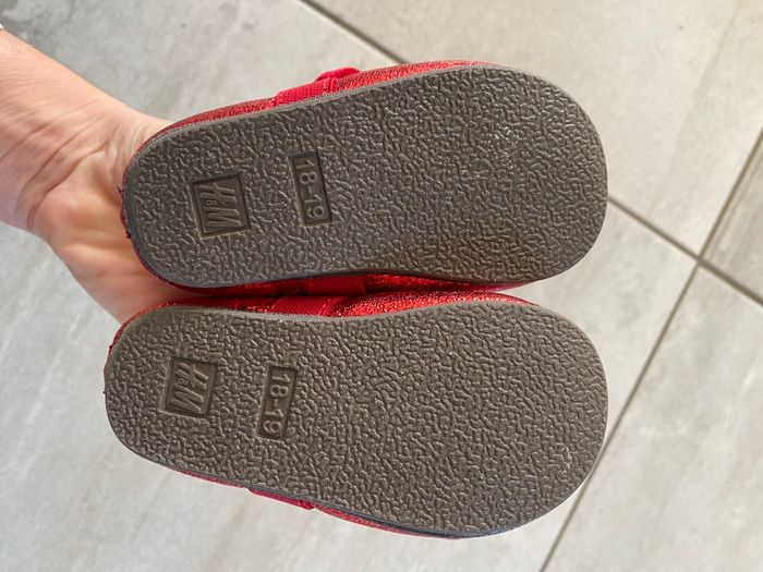 Ballerines bébé 18/19  rouge métallisé noeud velours H&M - photo numéro 5