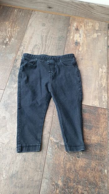 Pantalon 12 mois en très bon état