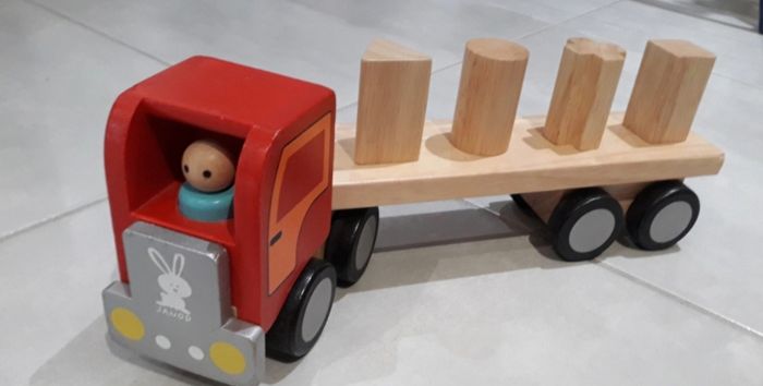 camion janod en bois avec ses pièces en bois à empiler - photo numéro 6