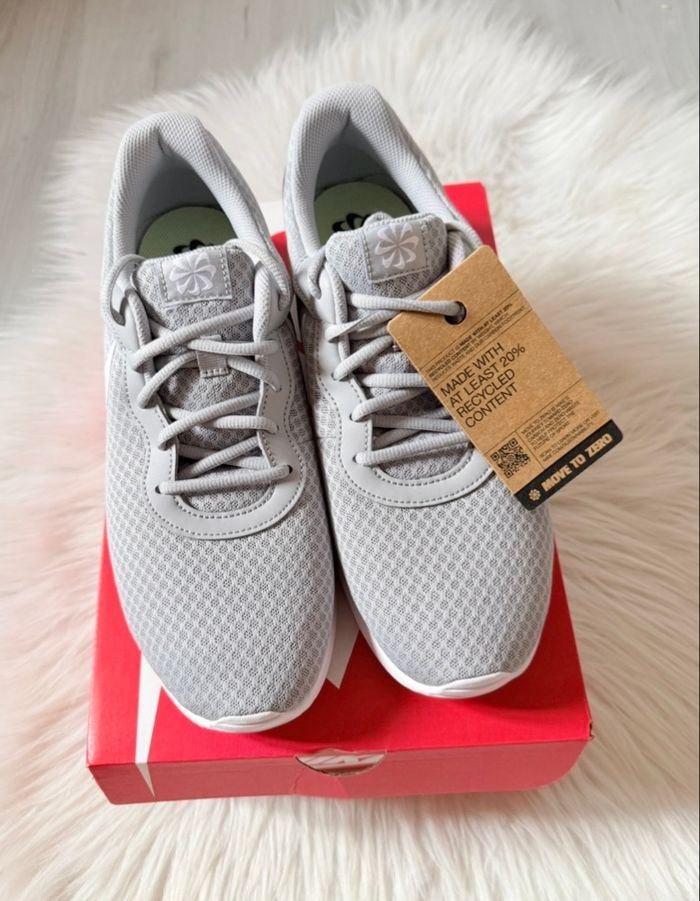 Baskets Nike – Taille 44,5 – gris clair/blanc – Neuf avec étiquette - photo numéro 10