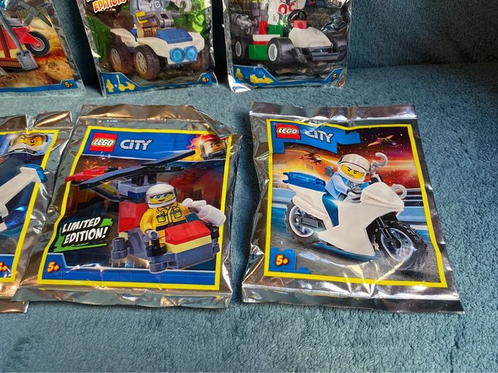 Lot de 8 petits sachets lego city différents - photo numéro 5