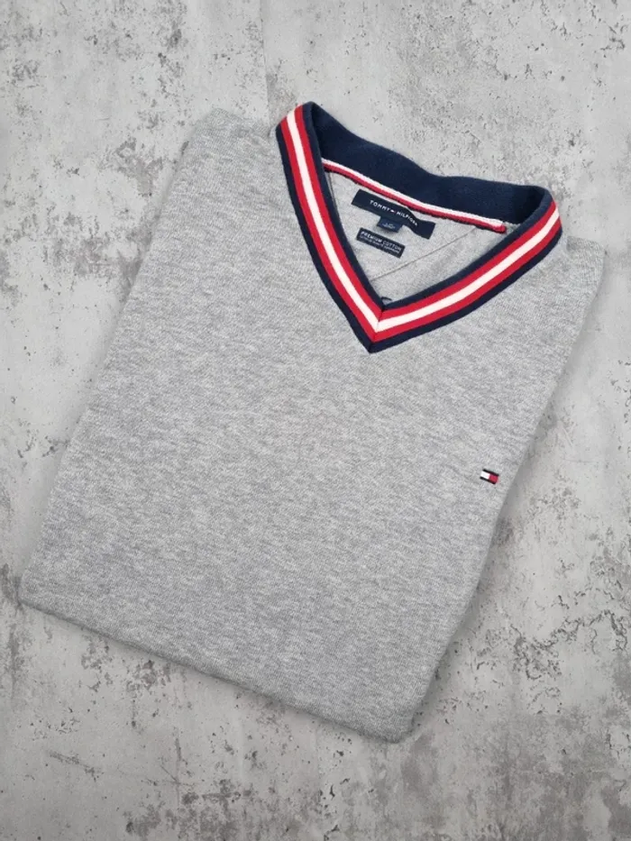 Pull Tommy Hilfiger Gris Clair – Col V – Taille L Homme (mesures en photos)