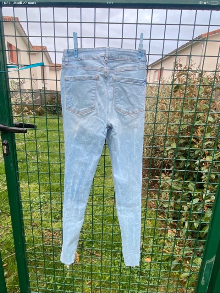 Jeans trouée - photo numéro 2
