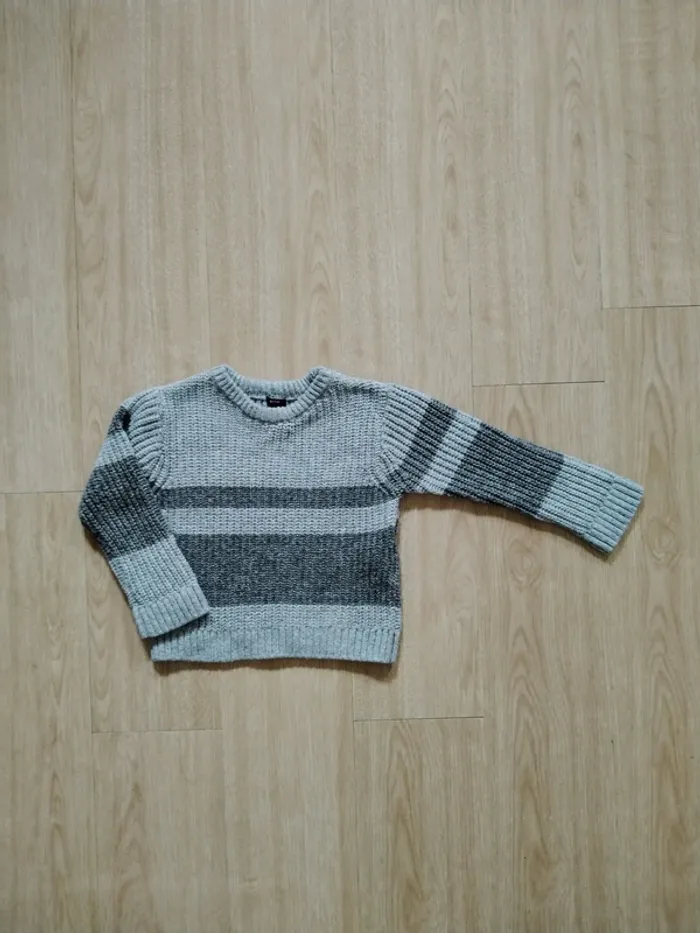 Lot 2 pulls 2 ans - photo numéro 2