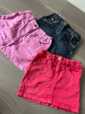 Lot de trois jupes fille 4 ans 