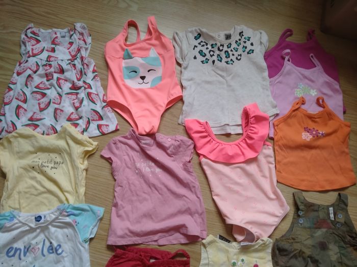 Lot de vêtements bébé filles. Taille 12 mois - photo numéro 2