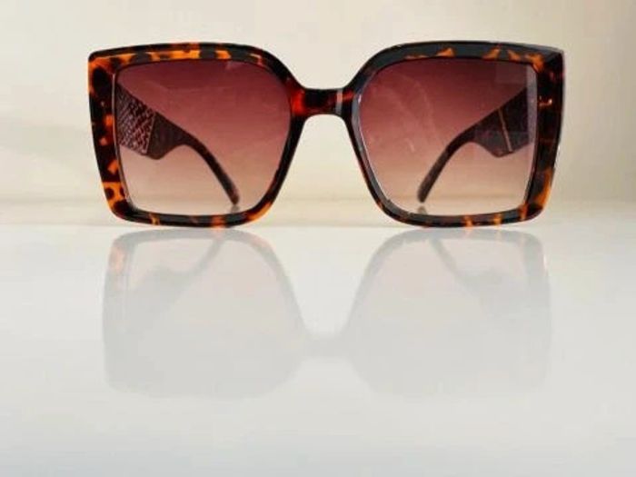 Lot de deux lunettes de soleil marron et noir UV protection catégorie 3 - photo numéro 16