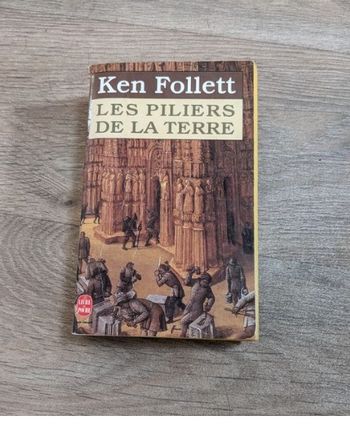 livre Ken Follet Les piliers de la Terre