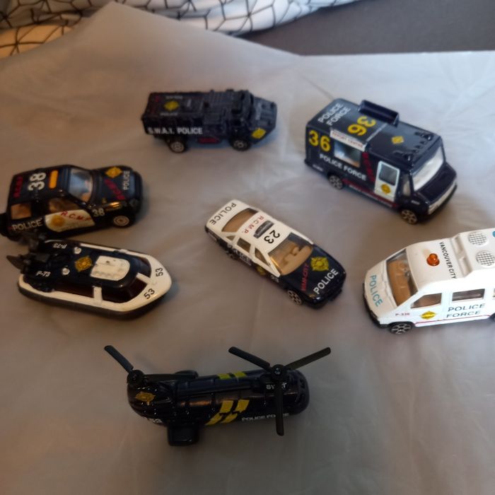 7 petites voitures "force de police" - photo numéro 2
