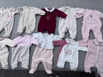 Lot vetements fille naissance en très bon état 