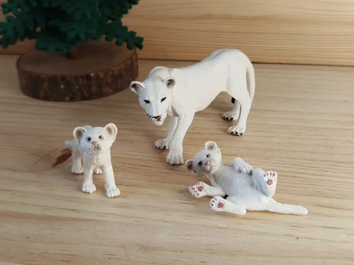 Schleich lionne Albinos et ses bébés Figurine animal de la savane