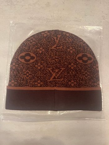 Bonnet LV neuf 