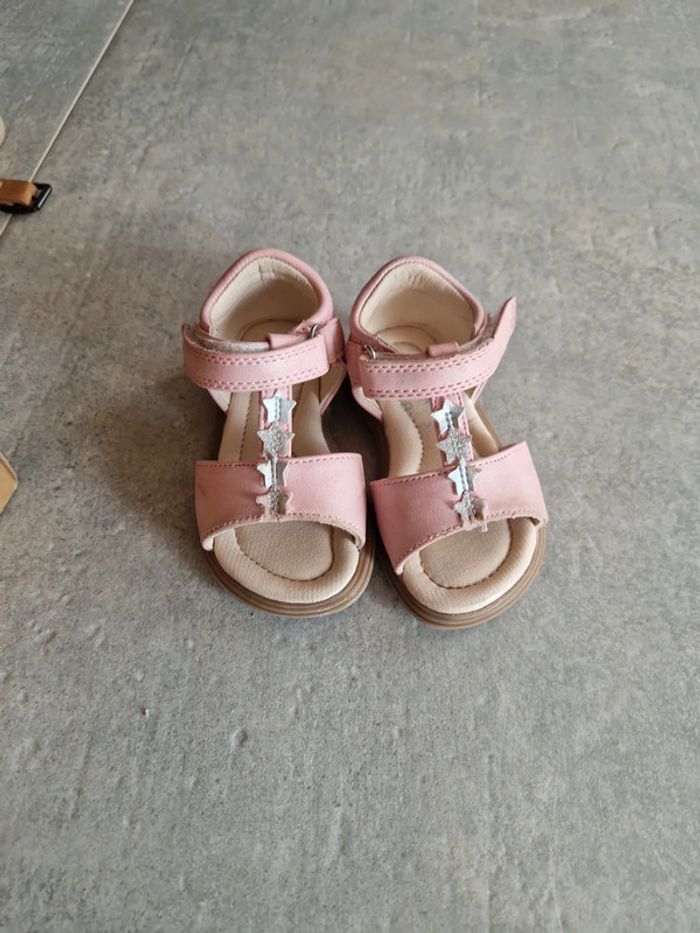 Nu pieds bebe fille