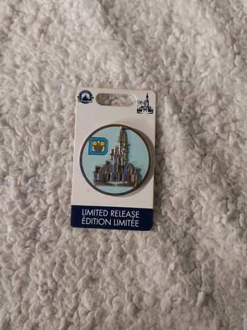 Pins Disney très rare 50 ans chateau