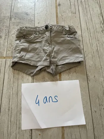 Très joli short gris été fille 4 ans