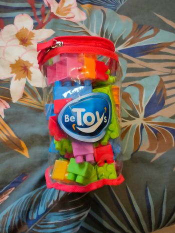 Cubes et livre musical